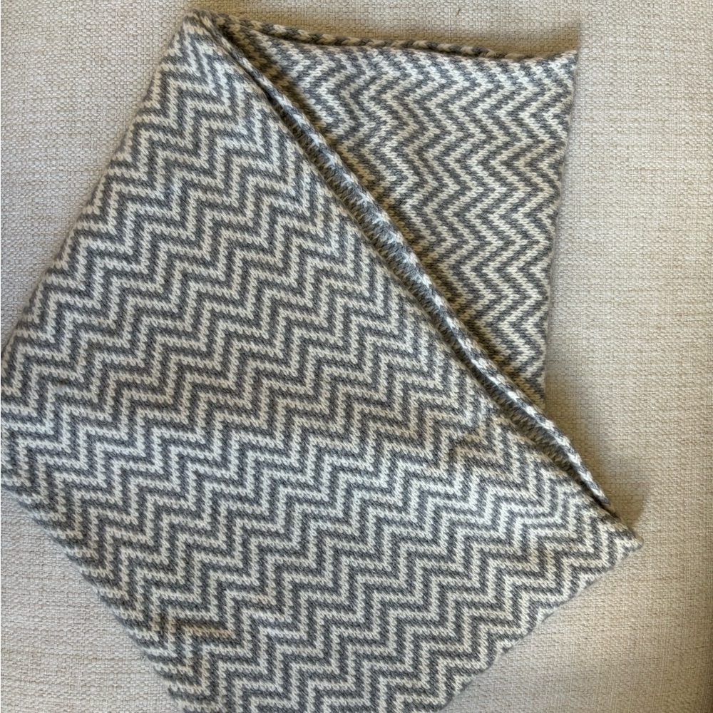 JCrew Grey & Cream ZigZag Scarf